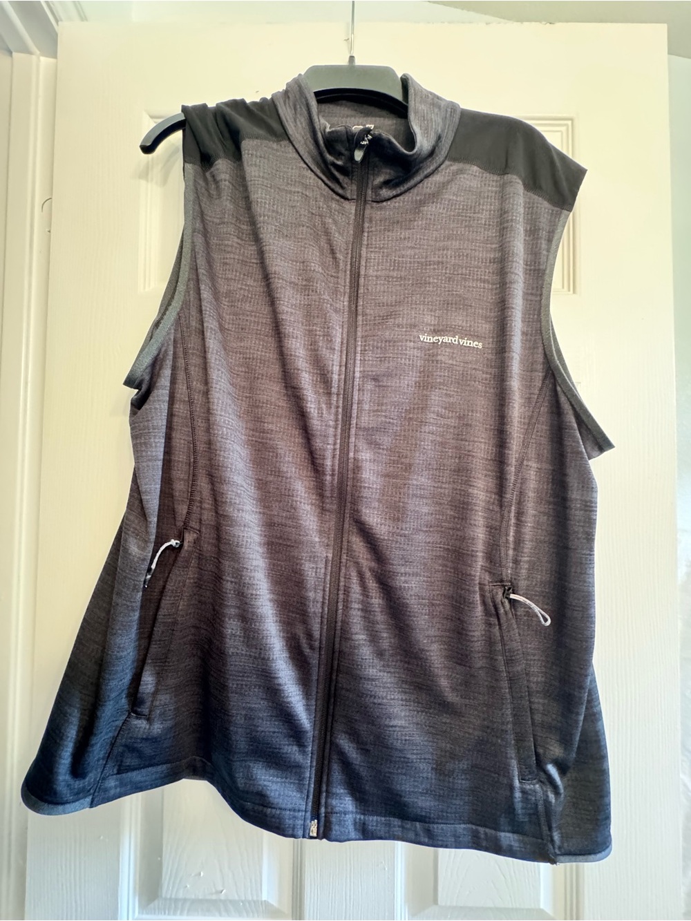 Vineyard Vines Gray-to-Black Gradient Sleeveless Zip Vest